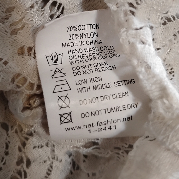 Cream Floral Lace Short Sleeve Blouse Back Keyhole Closure | Size 4 - Picture 5 of 8